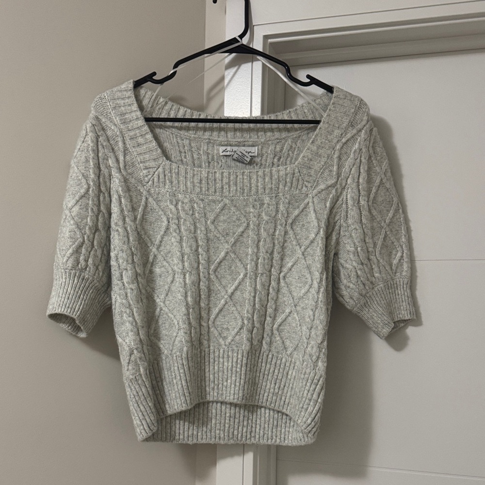 Chic Gray Cable Knit Women's Sweater